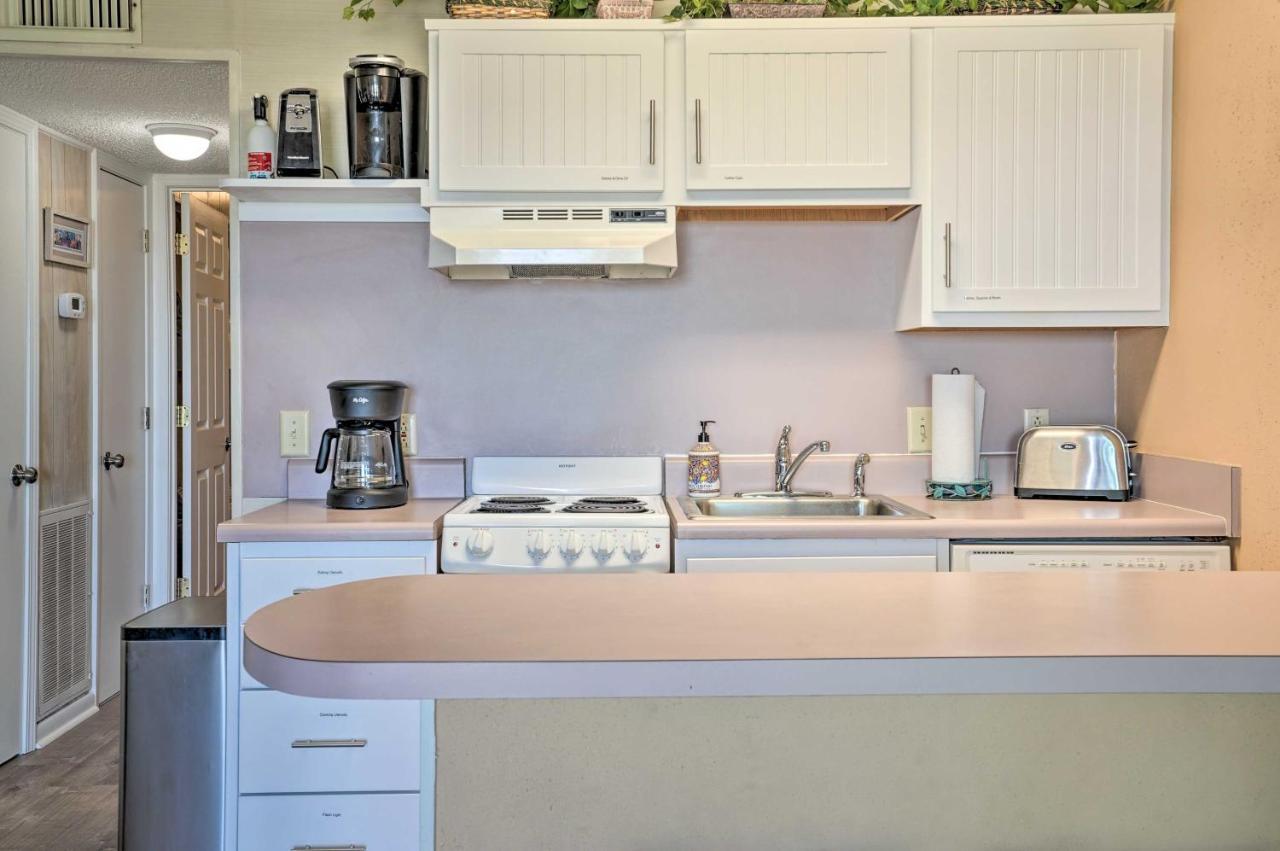 Isle Of Palms Beachfront Condo With Balcony And Pool! 외부 사진